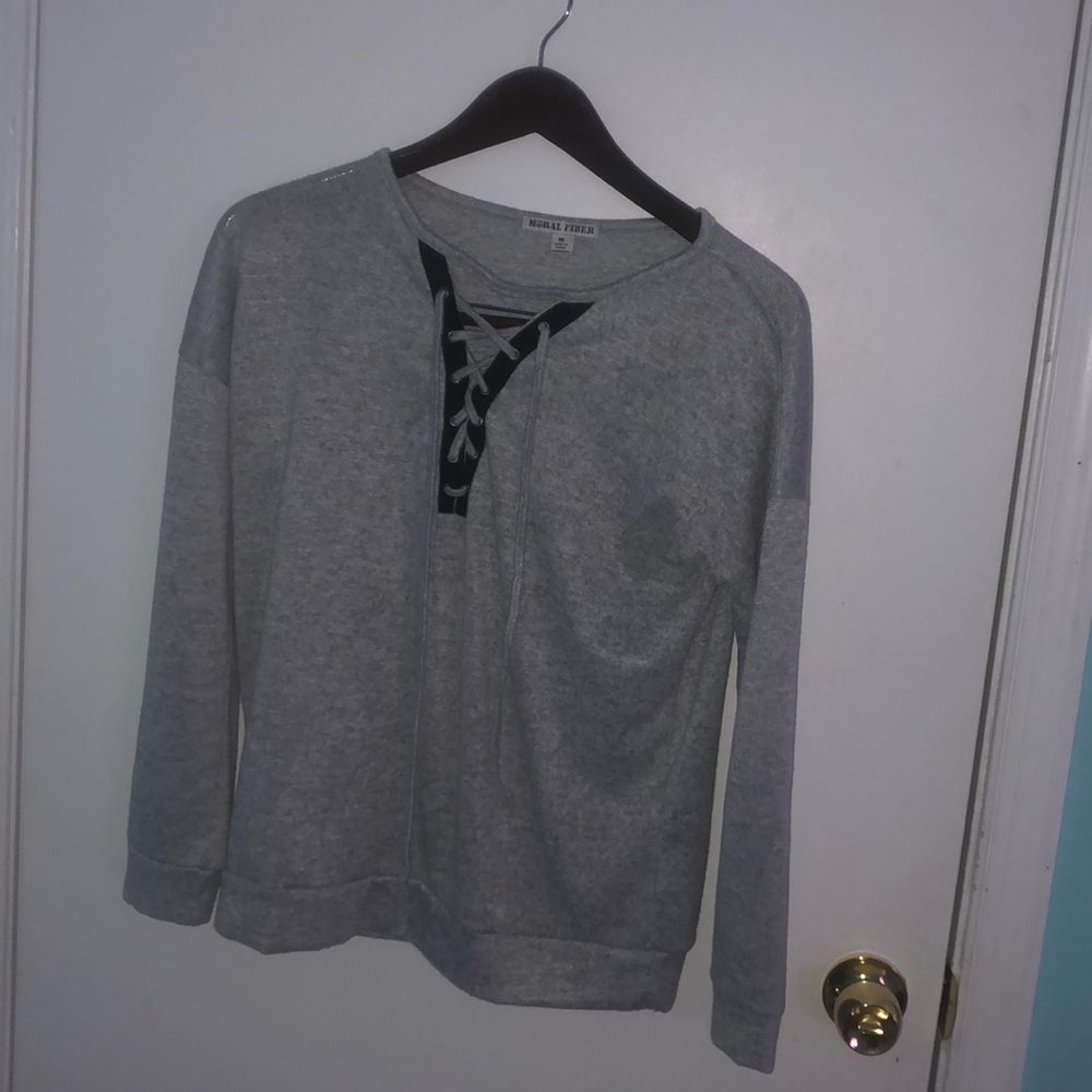 never worn tie up shirt